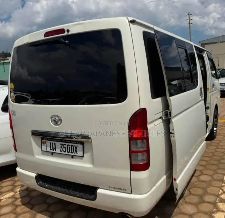 Toyota HiAce 2012