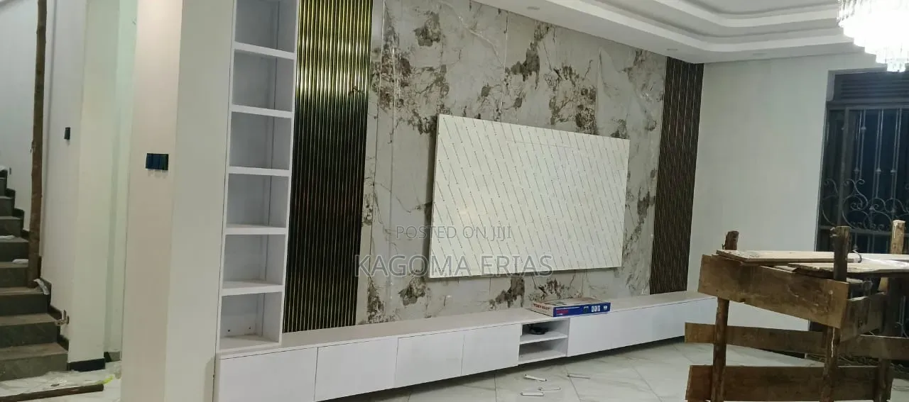 Mordern Tv Unit With Black Panels