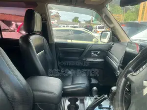Mitsubishi Pajero 3.2 Di-Dc GLS 2012 Silver