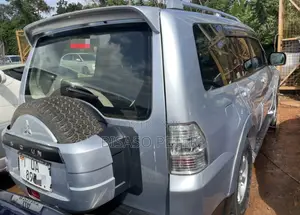 Mitsubishi Pajero 3.2 Di-Dc GLS 2012 Silver