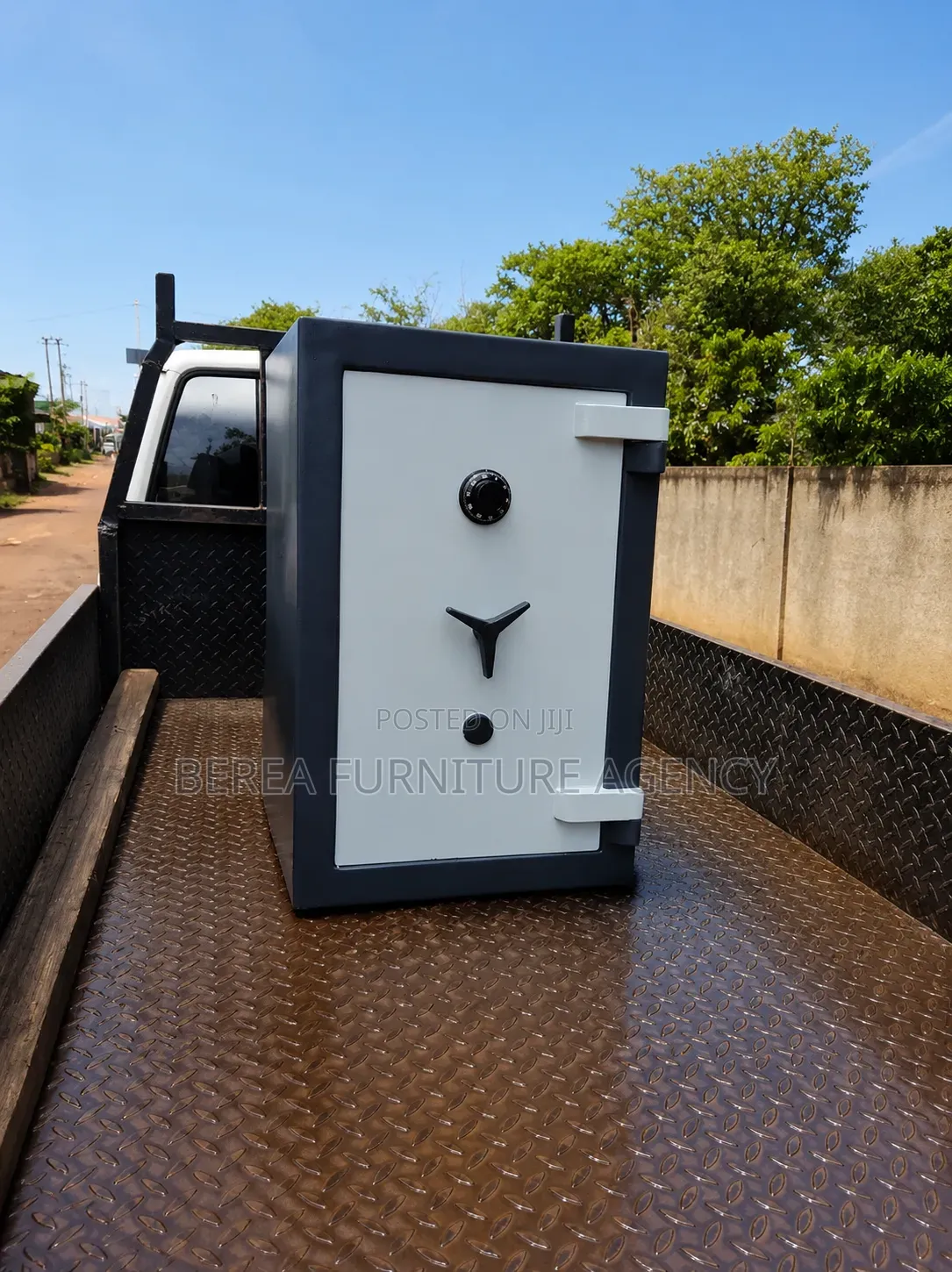 Money Safe (3.5feet, 500kgs) With An Upper Combination Lock
