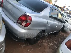 Toyota Platz 2000 Silver