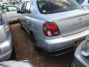 Toyota Platz 2000 Silver
