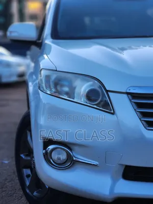 Toyota Vanguard 2010 White