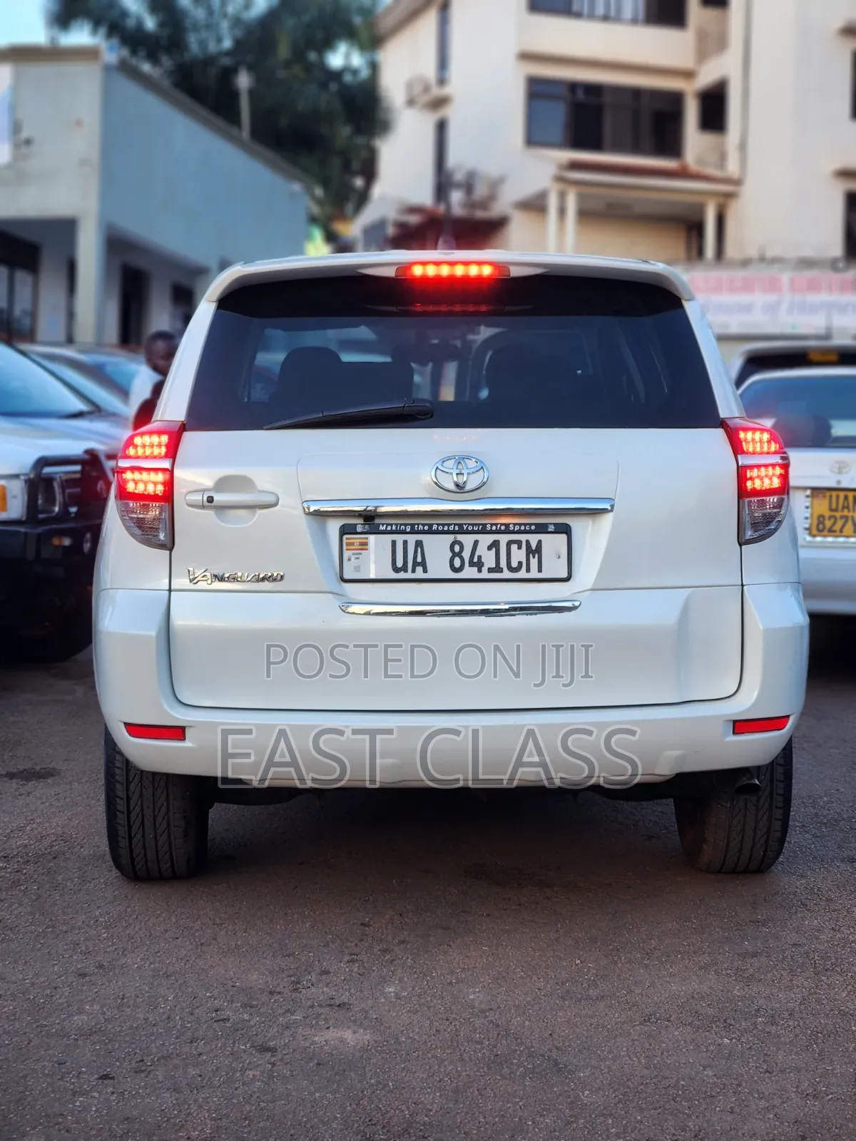 Toyota Vanguard 2010 White