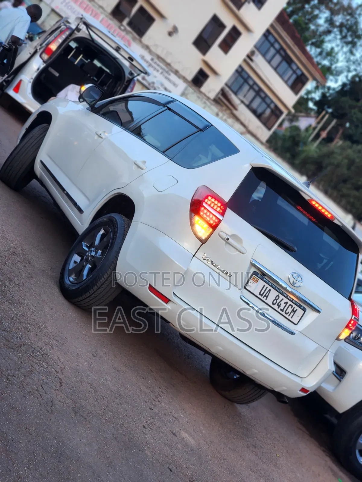 Toyota Vanguard 2010 White