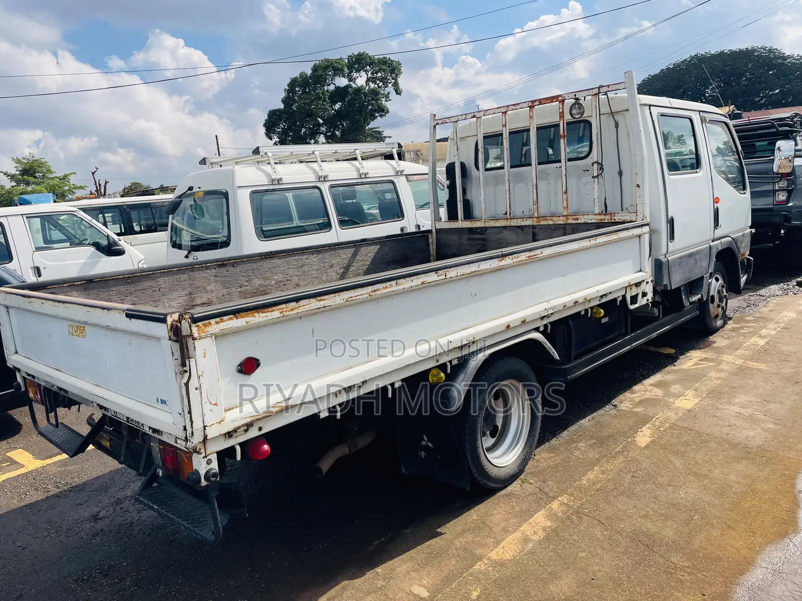 Canter Mitsubishi Double Cabin 2000 White