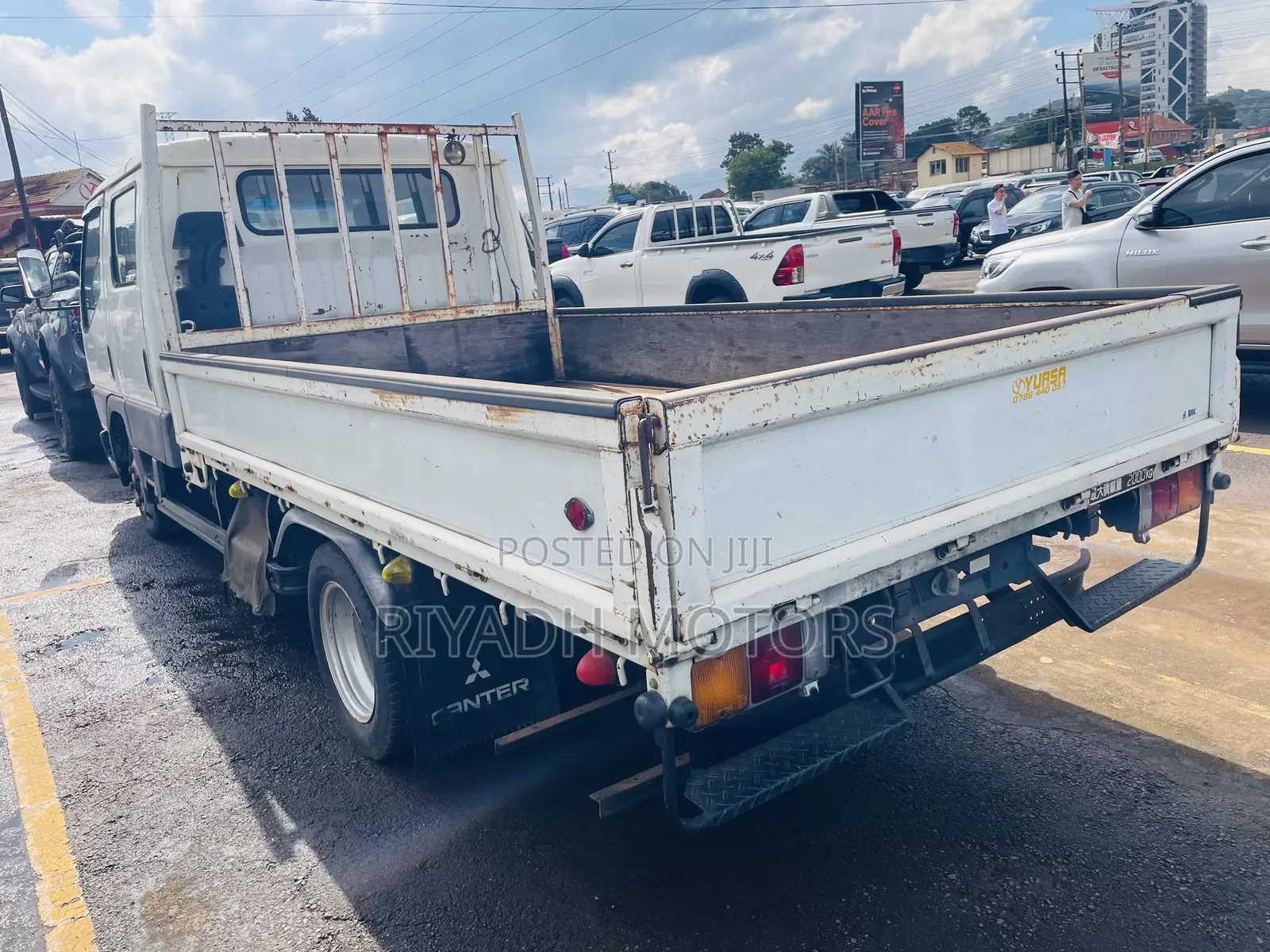 Canter Mitsubishi Double Cabin 2000 White