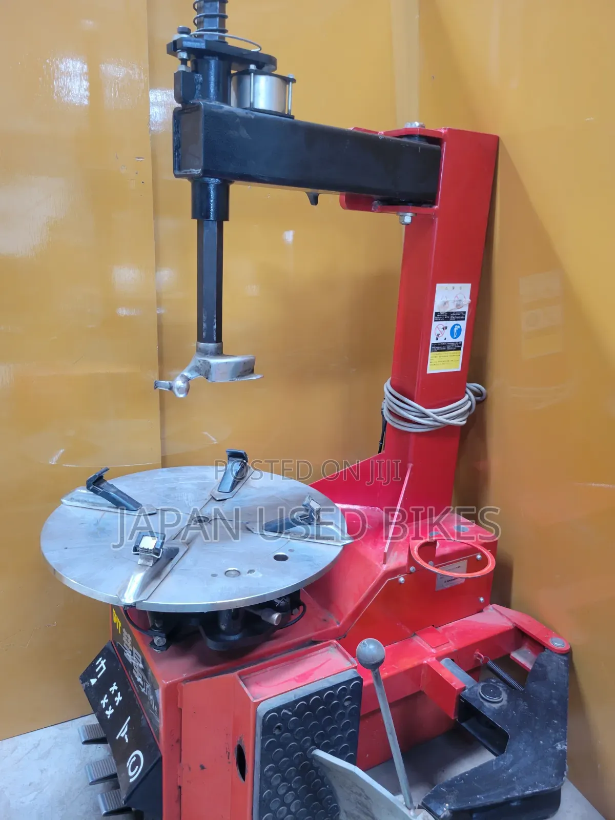 Toyo Seiki Pit Star Tire Changer