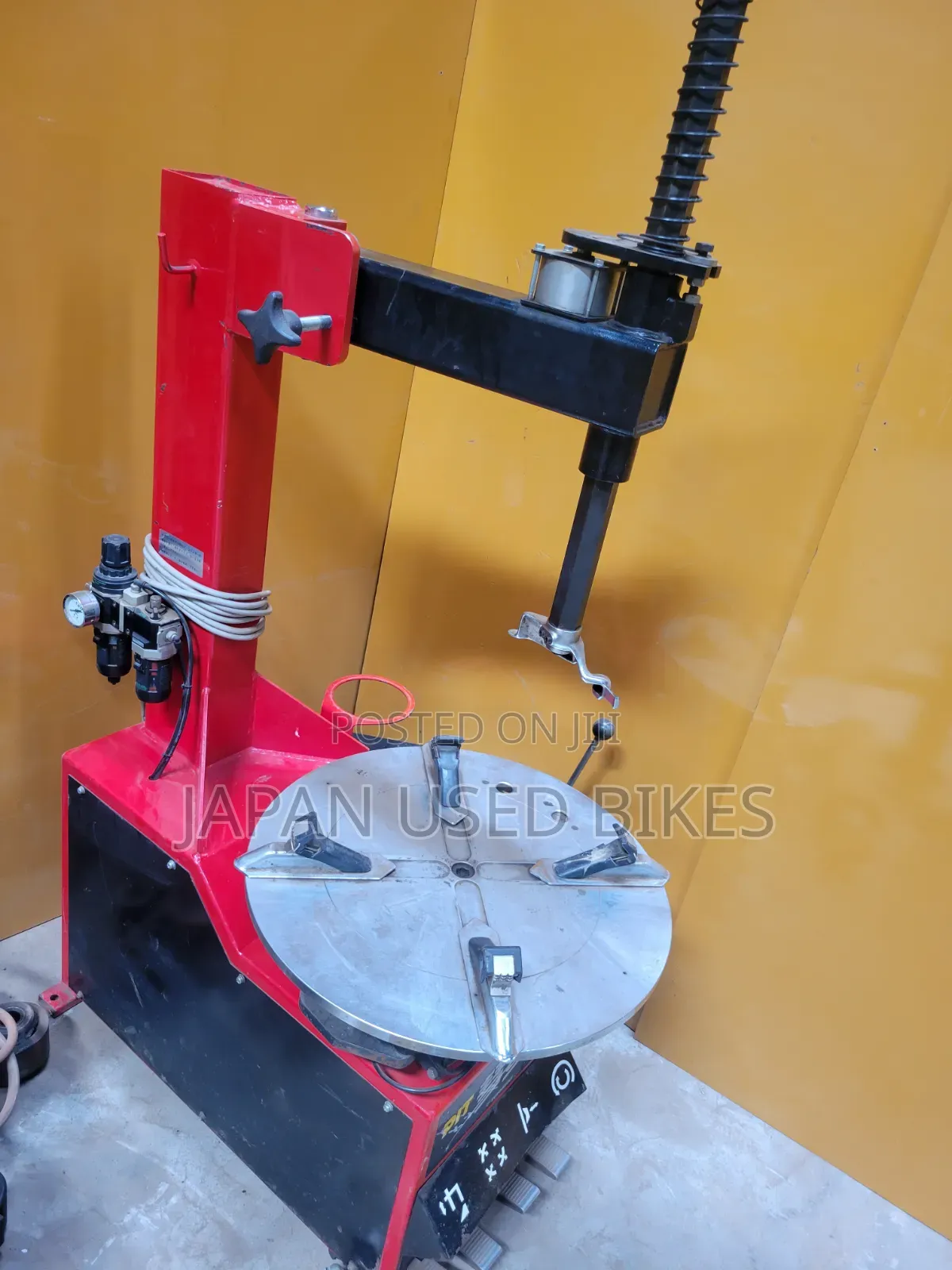 Toyo Seiki Pit Star Tire Changer