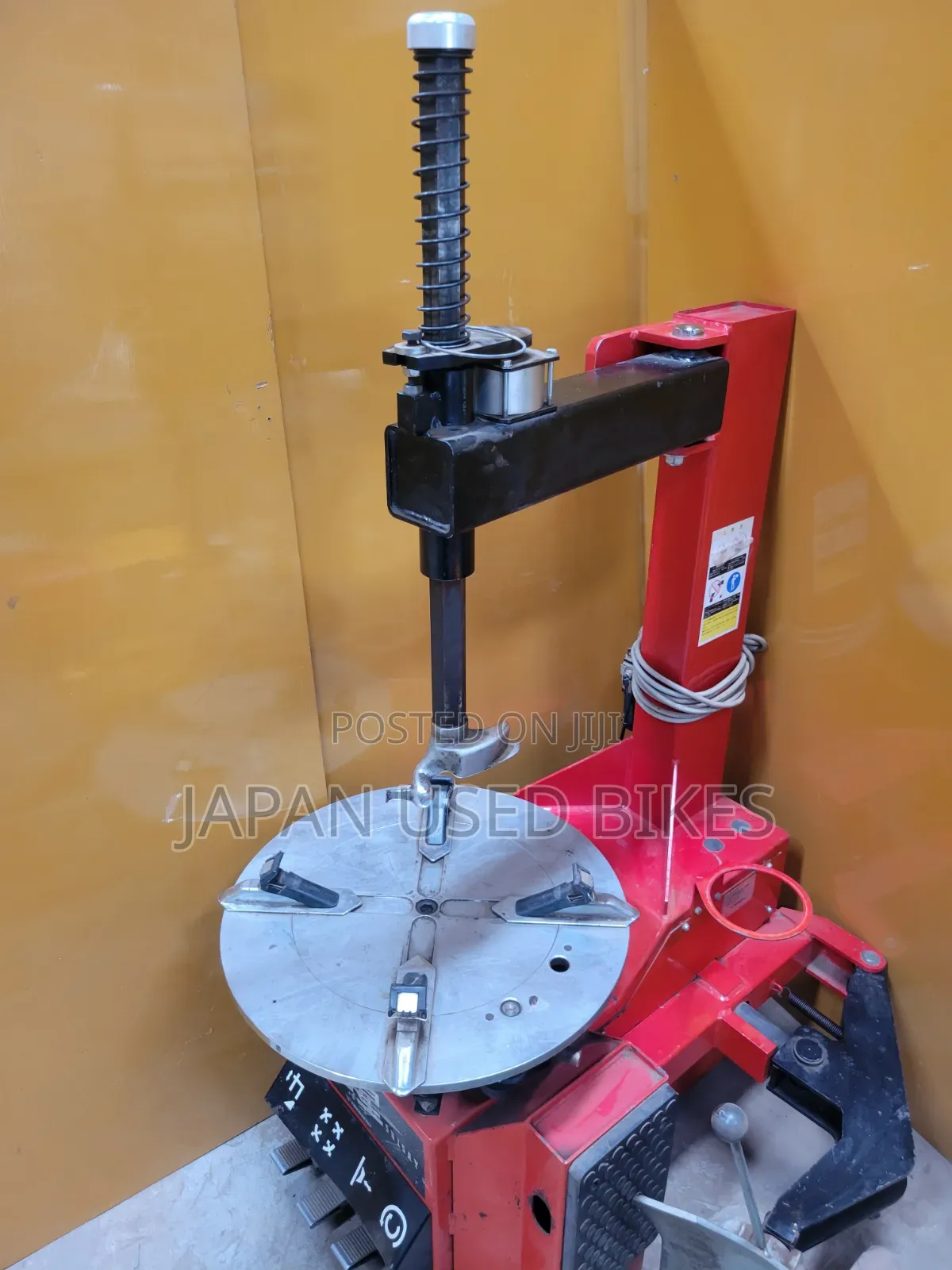 Toyo Seiki Pit Star Tire Changer