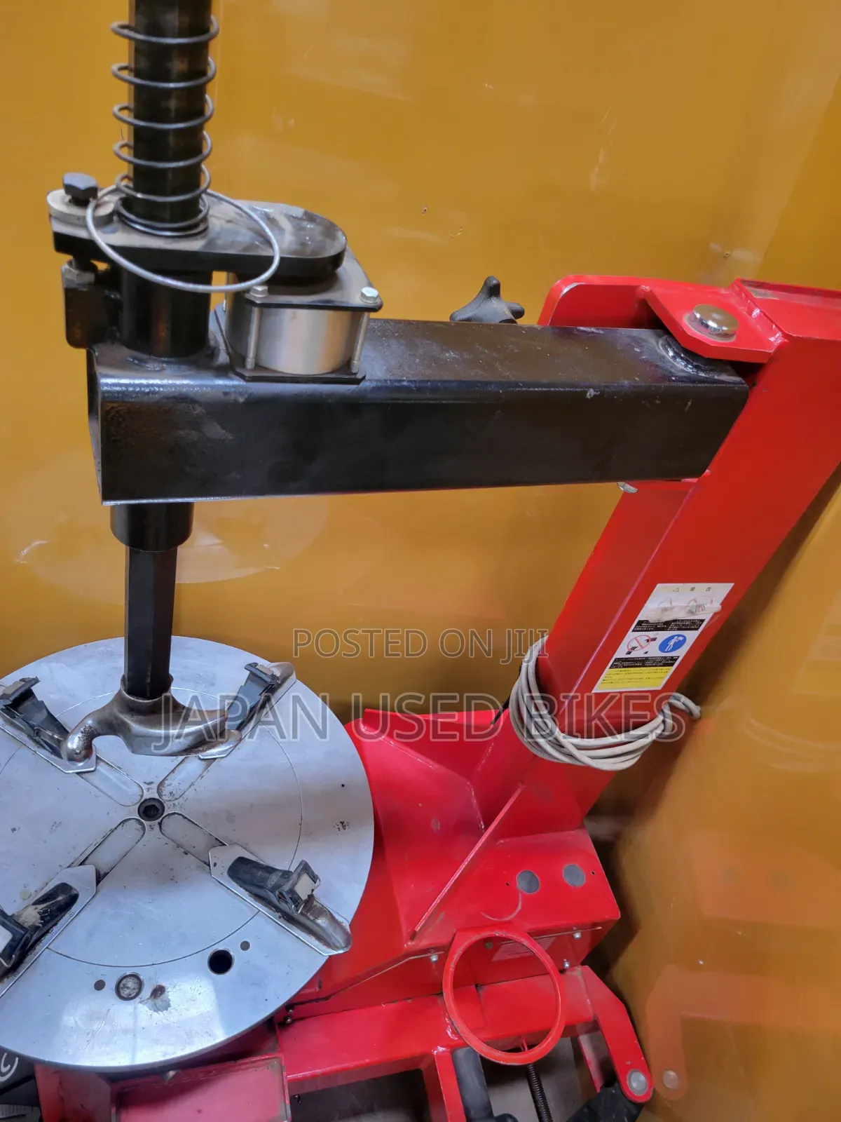Toyo Seiki Pit Star Tire Changer