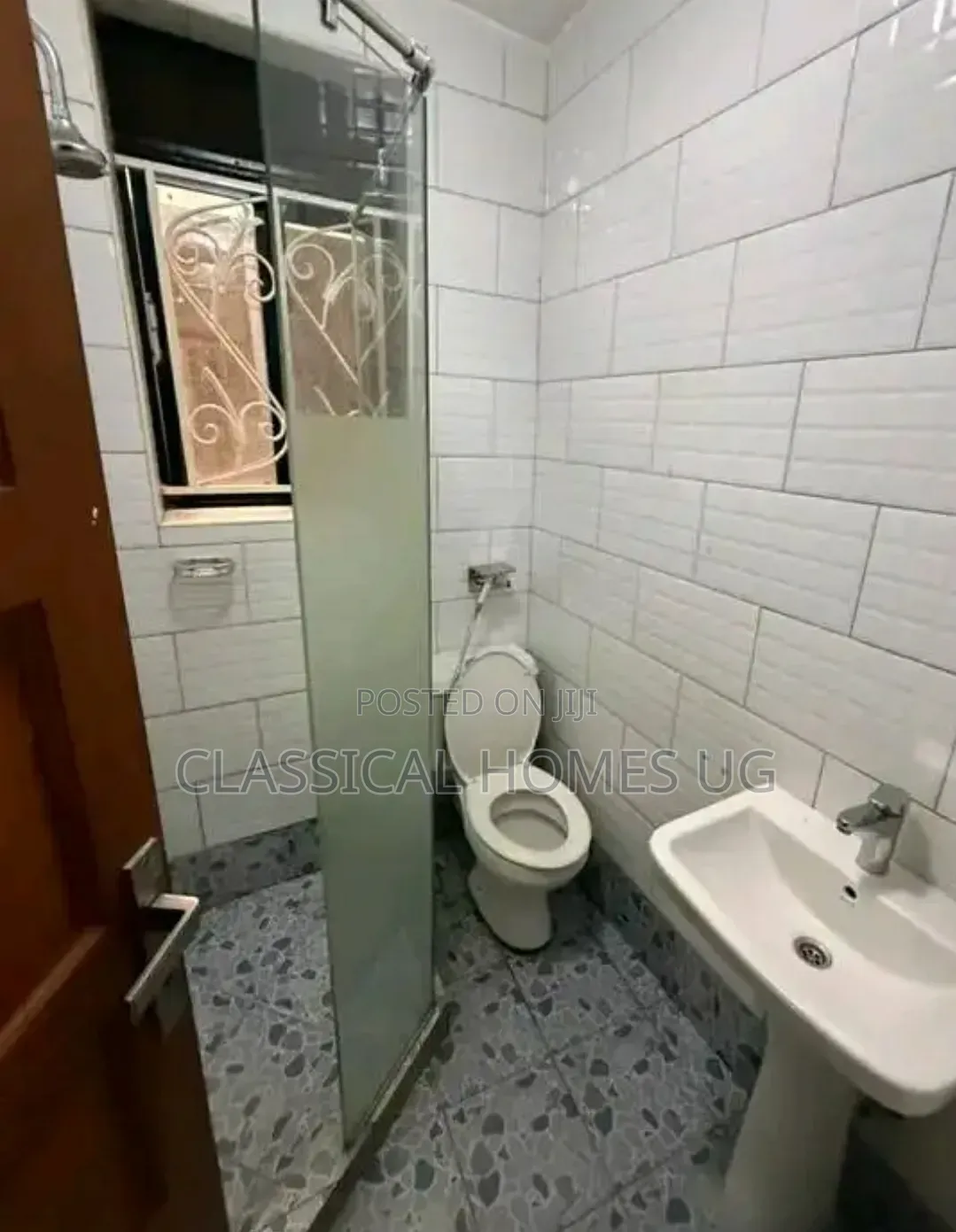 3bdrm Apartment in Mutundwe, Central Division for rent