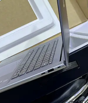 New Laptop HP ZBook Firefly 16inch G9 32GB Intel Core i9 SSD 1T