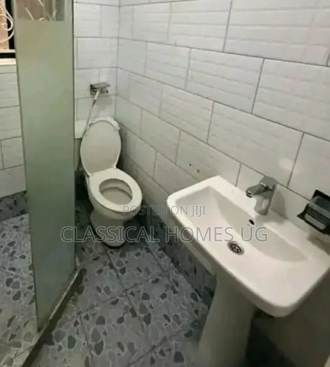 3bdrm Apartment in Mutundwe, Central Division for rent