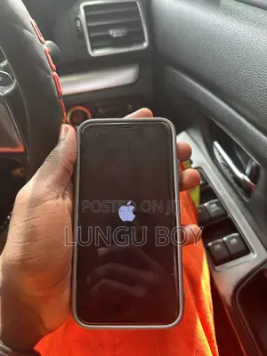 Apple iPhone XR 64 GB White