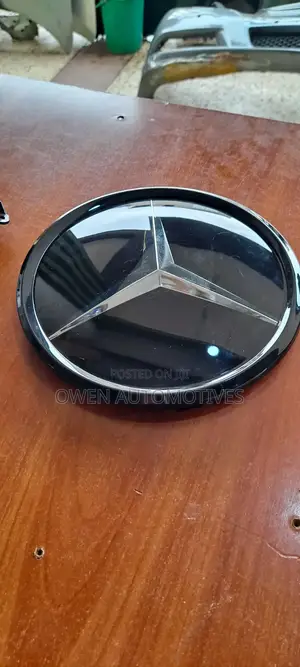 Logo/Emblem for C200 W205, E350 W213