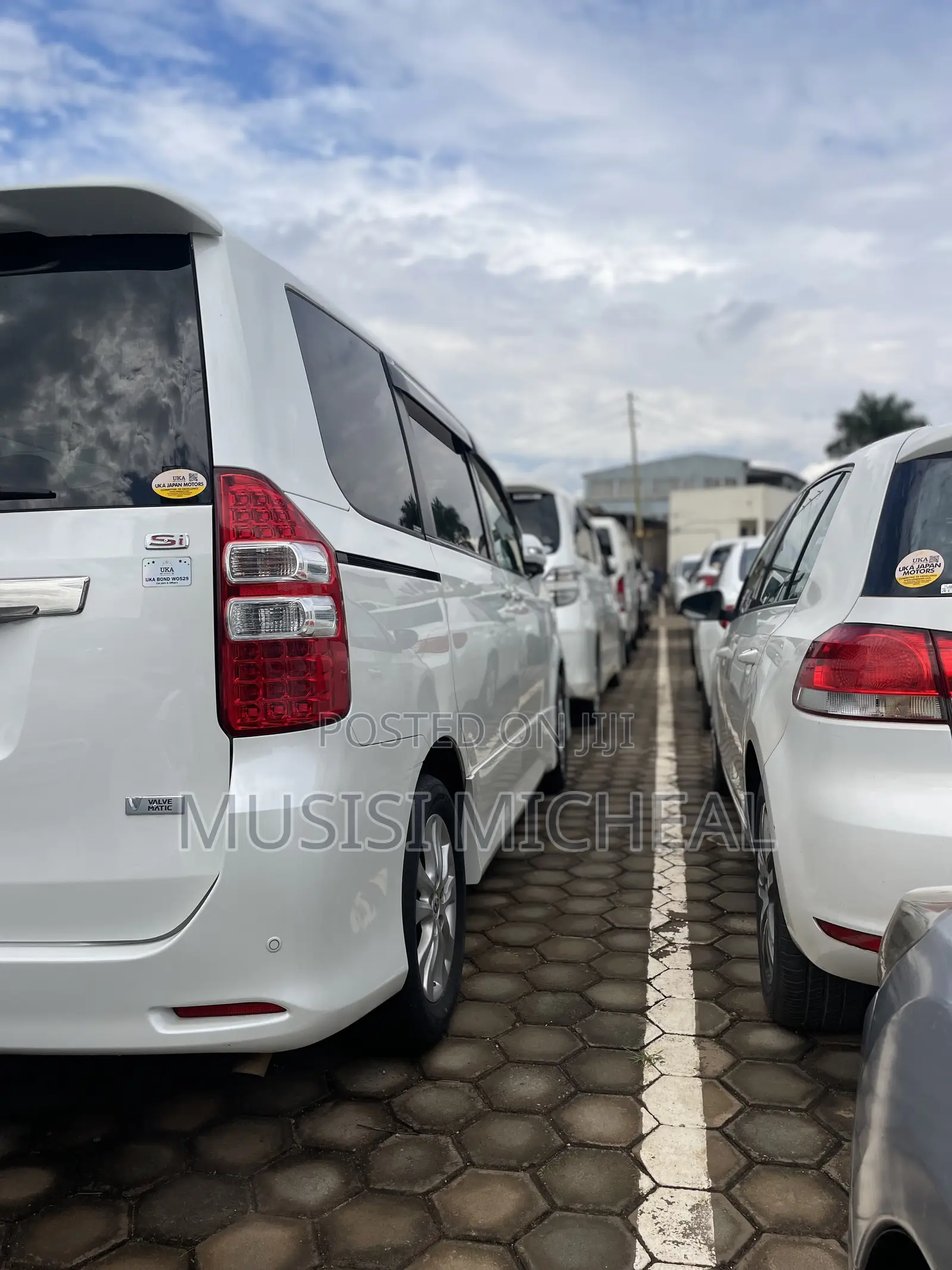 Toyota Noah 2.0 158hp FWD (8 Seater) 2012 White