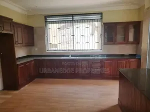 5bdrm Mansion in Munyonyo, Central Division for rent