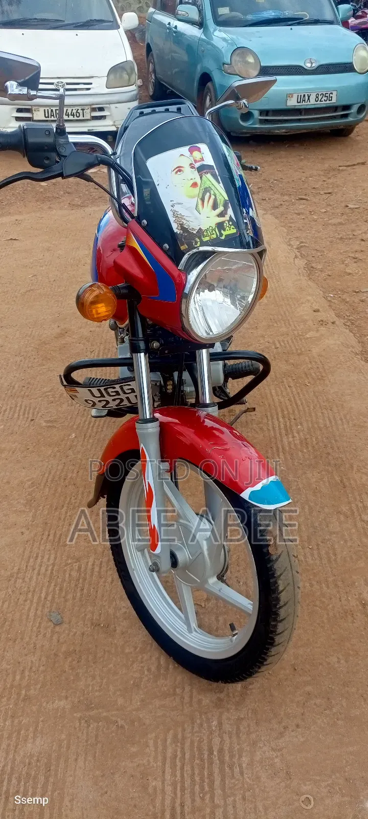 Bajaj Boxer 125 2024 Red
