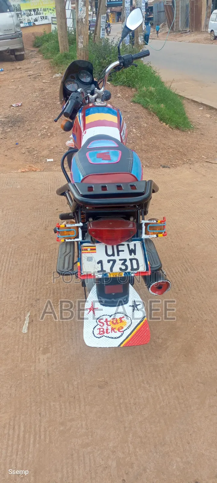 Bajaj Boxer 125 2023 Red