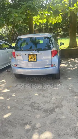 Toyota Ractis 1.3 FWD 2013 Blue