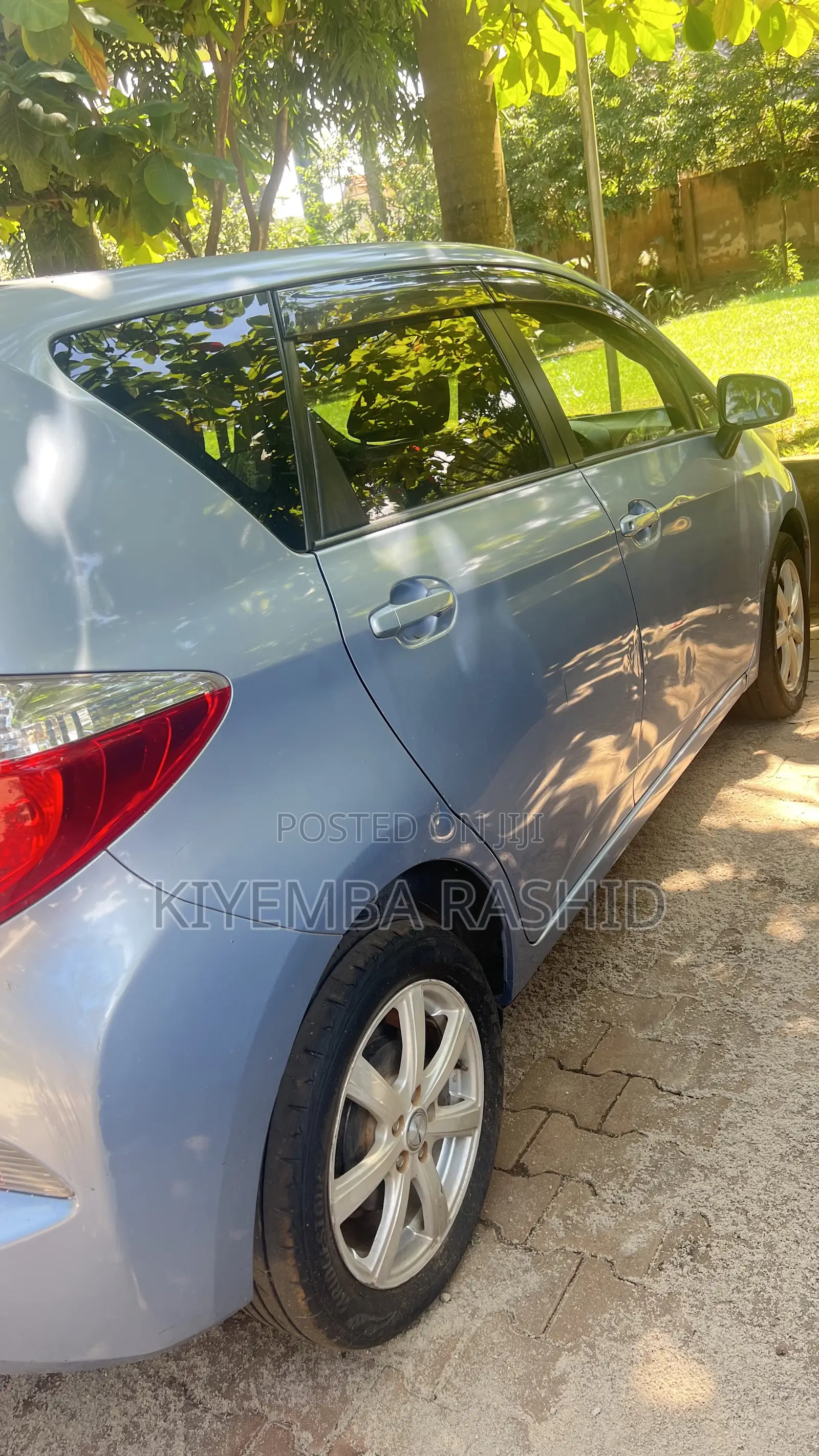 Toyota Ractis 1.3 FWD 2013 Blue