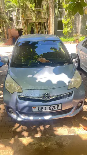 Toyota Ractis 1.3 FWD 2013 Blue