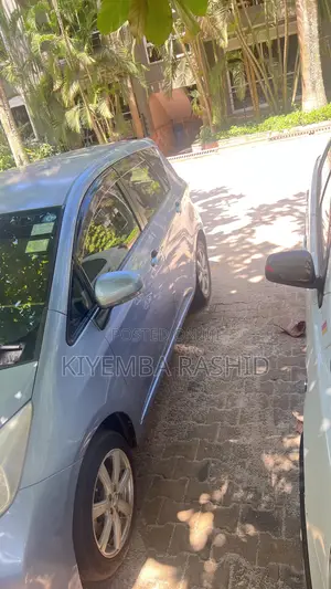 Toyota Ractis 1.3 FWD 2013 Blue