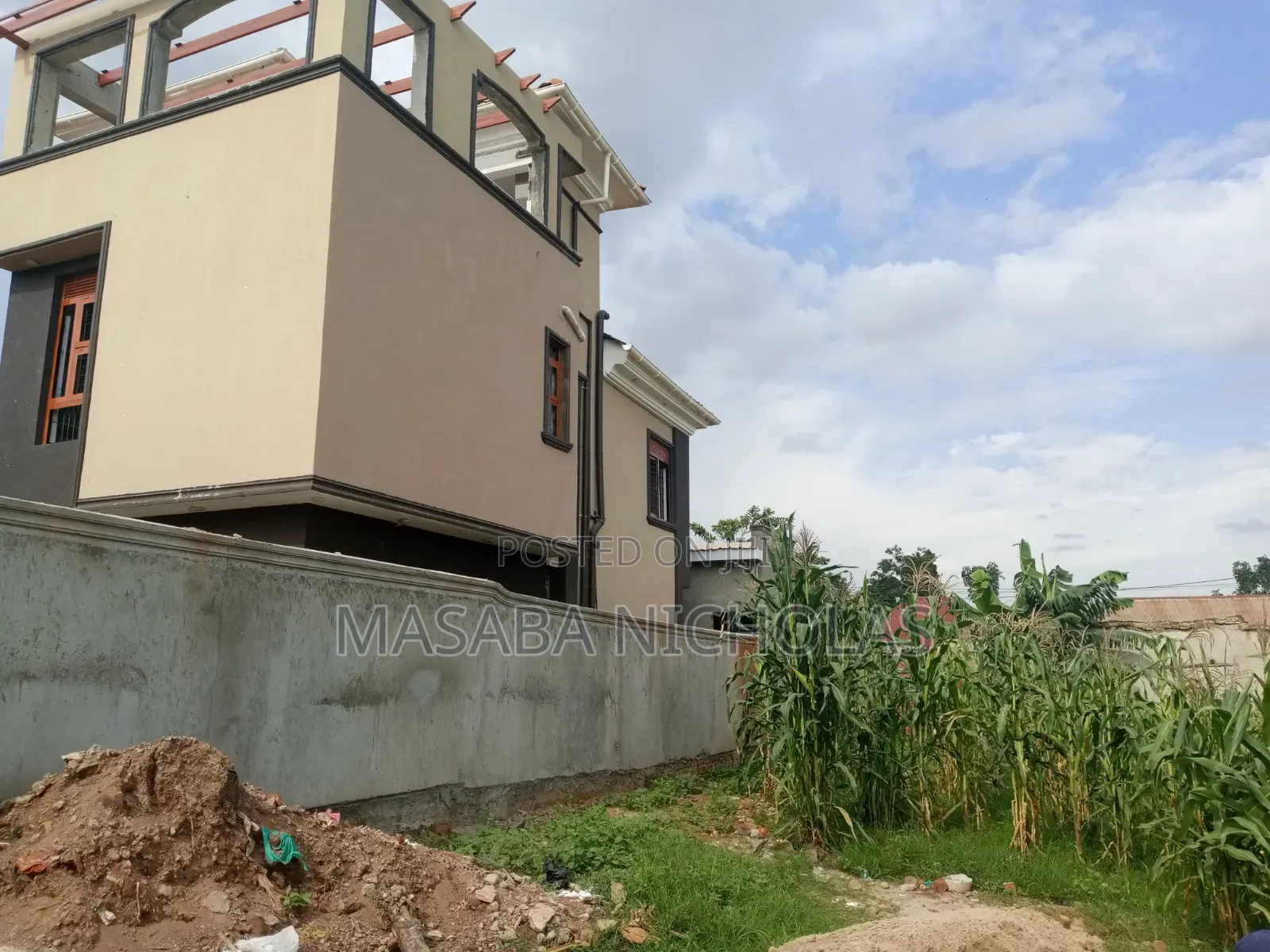 Furnished 4bdrm Mansion in Royal Estate, Kira for sale