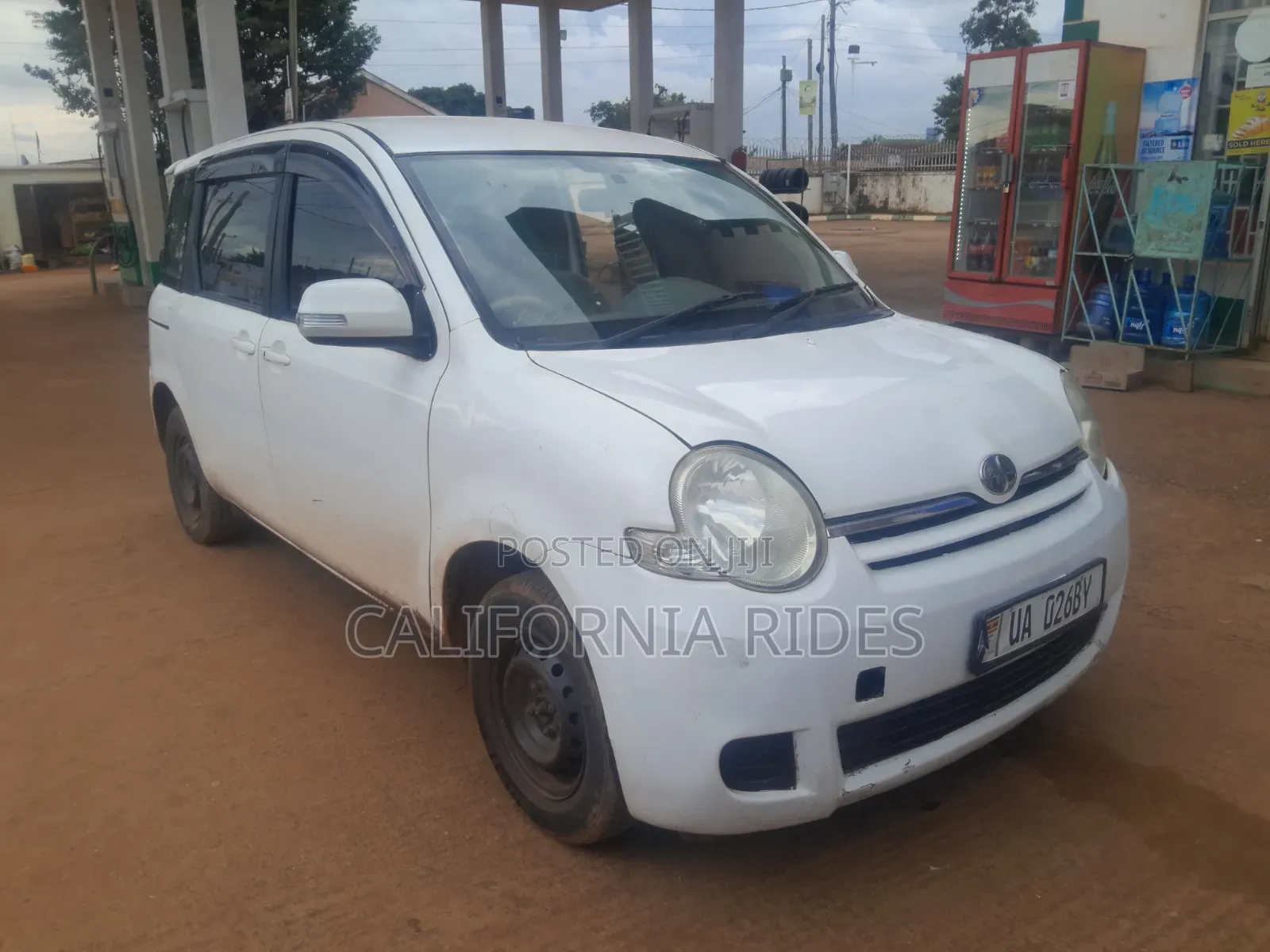 Toyota Sienta 2012 White