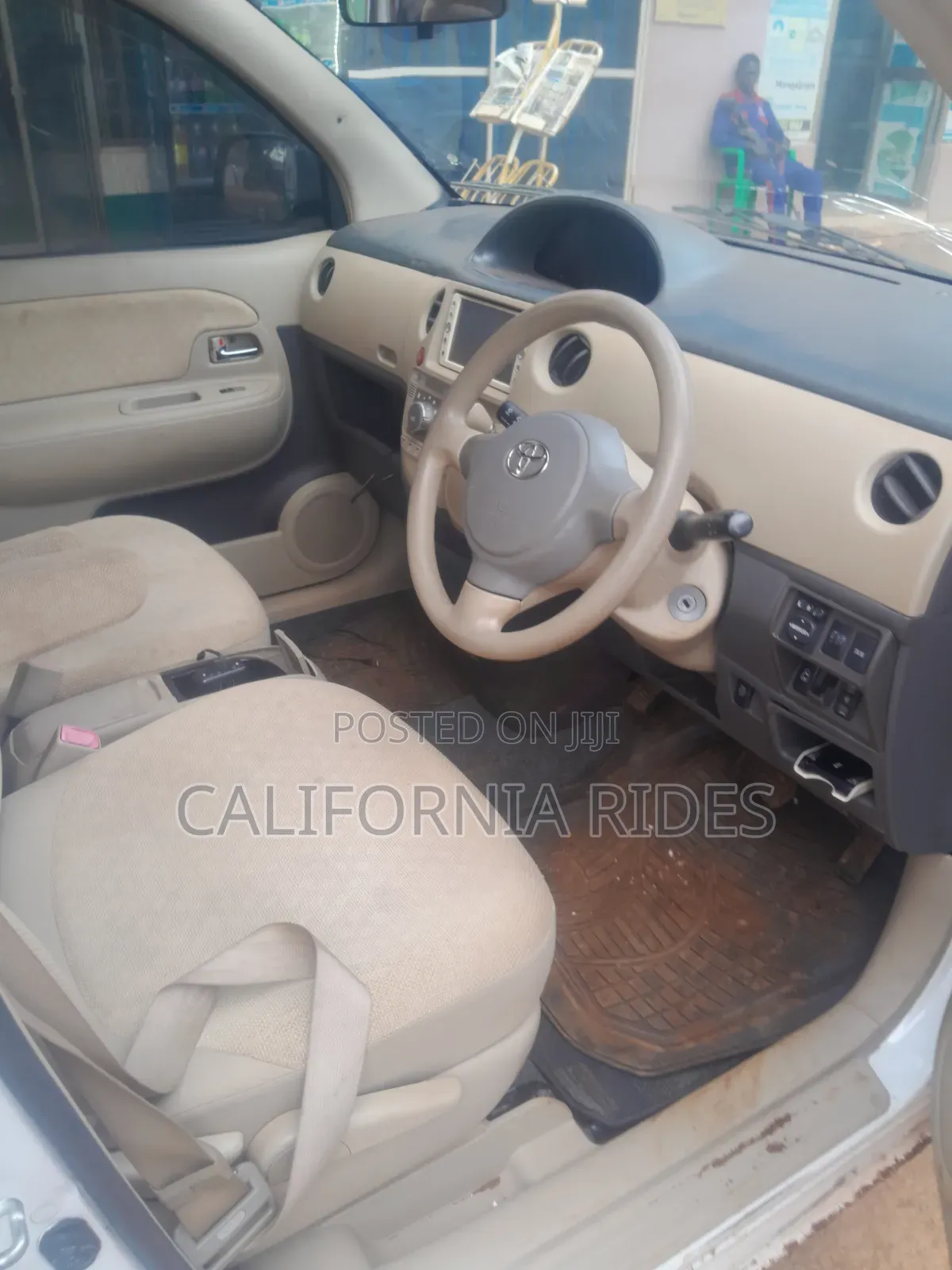 Toyota Sienta 2012 White
