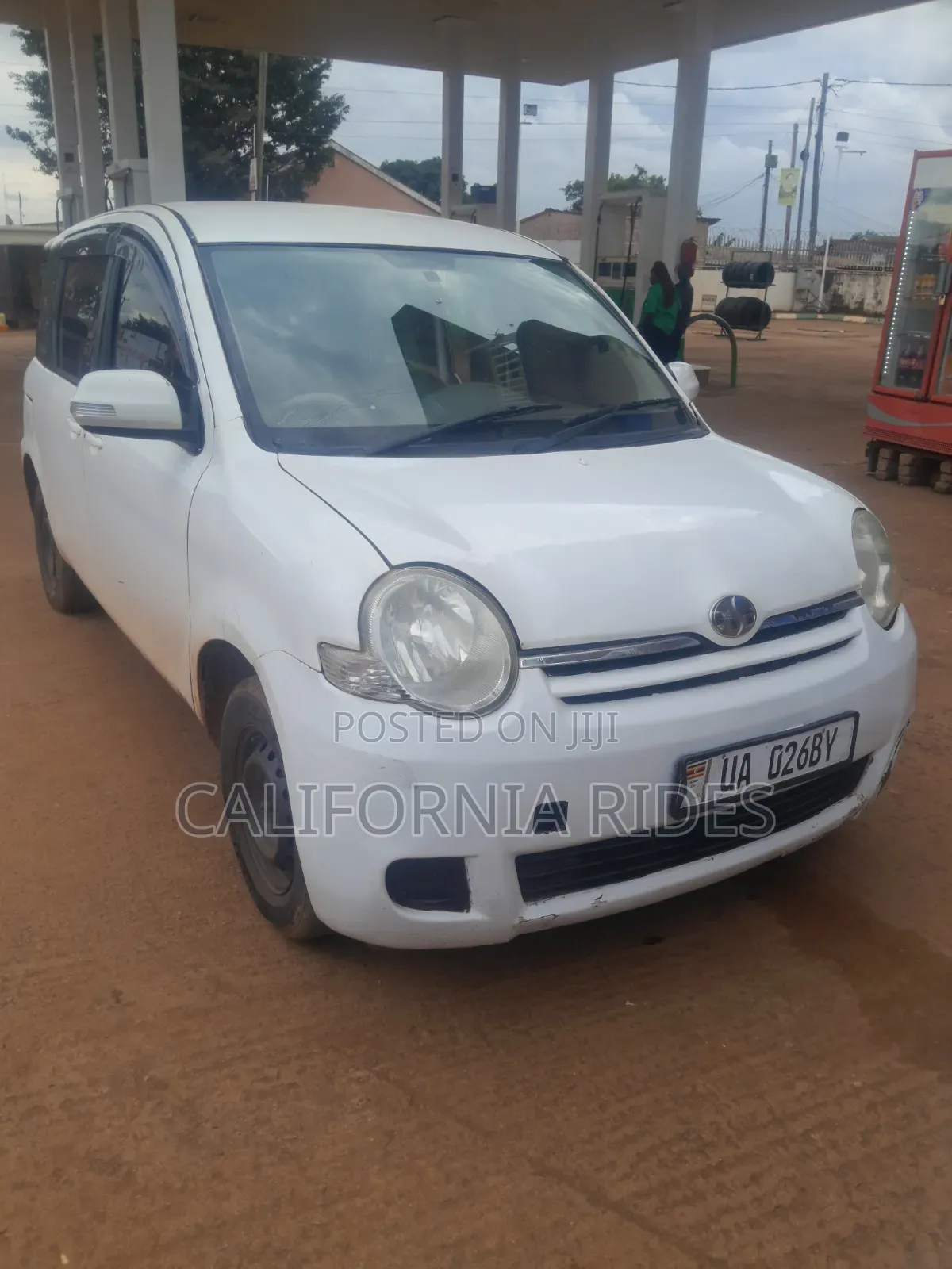 Toyota Sienta 2012 White