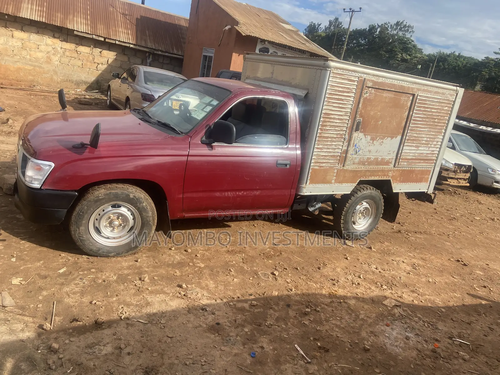 Toyota Hilux 2000 Maroon