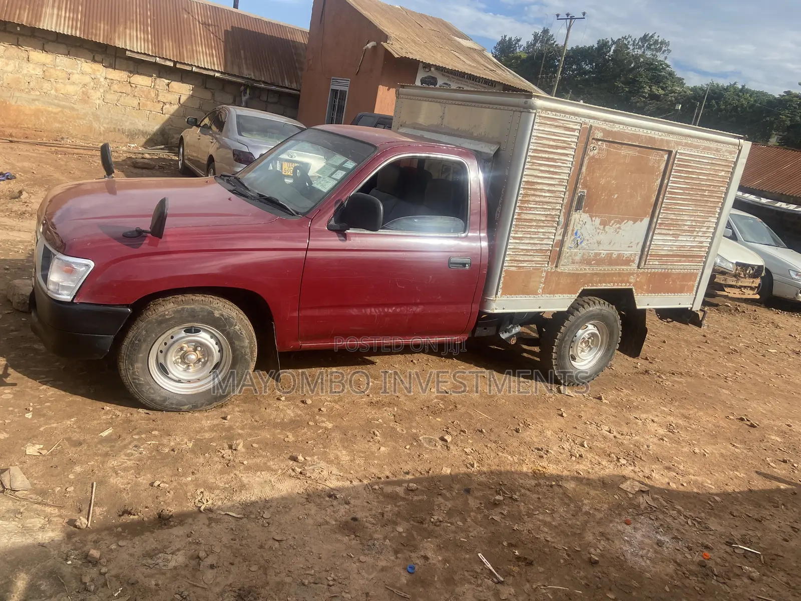 Toyota Hilux 2000 Maroon