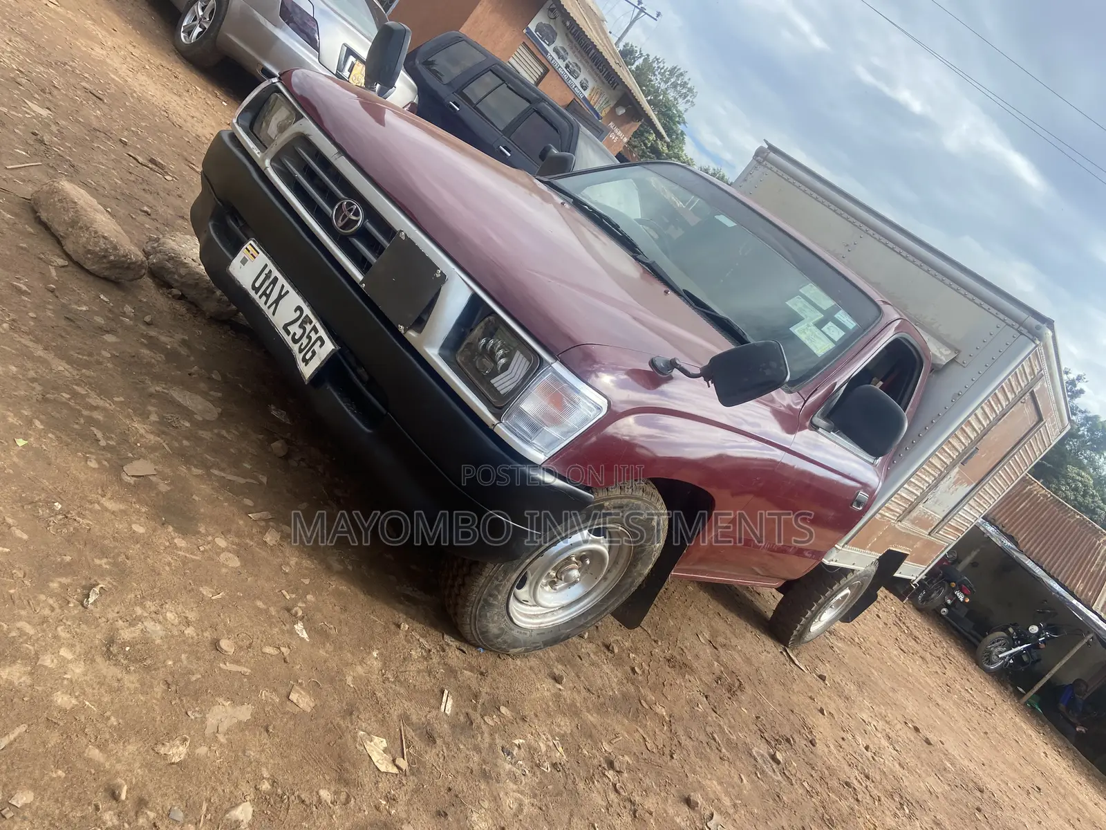 Toyota Hilux 2000 Maroon