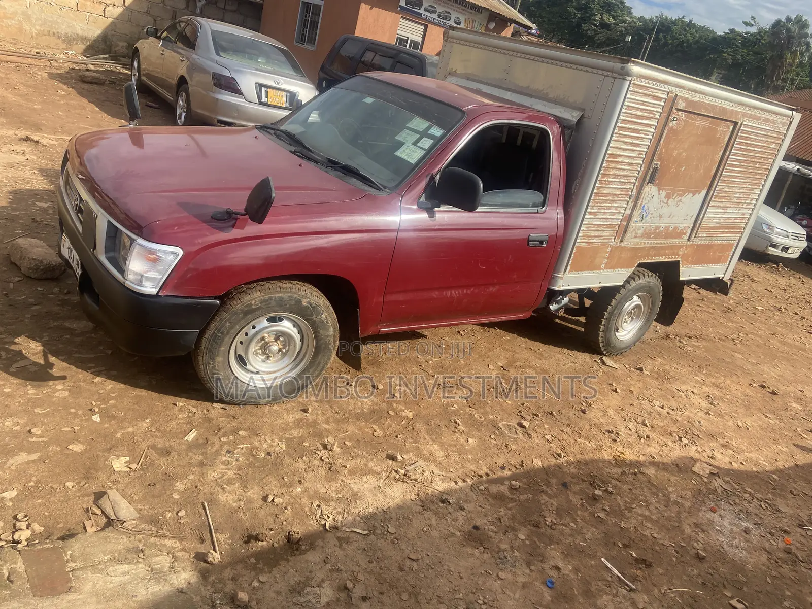 Toyota Hilux 2000 Maroon