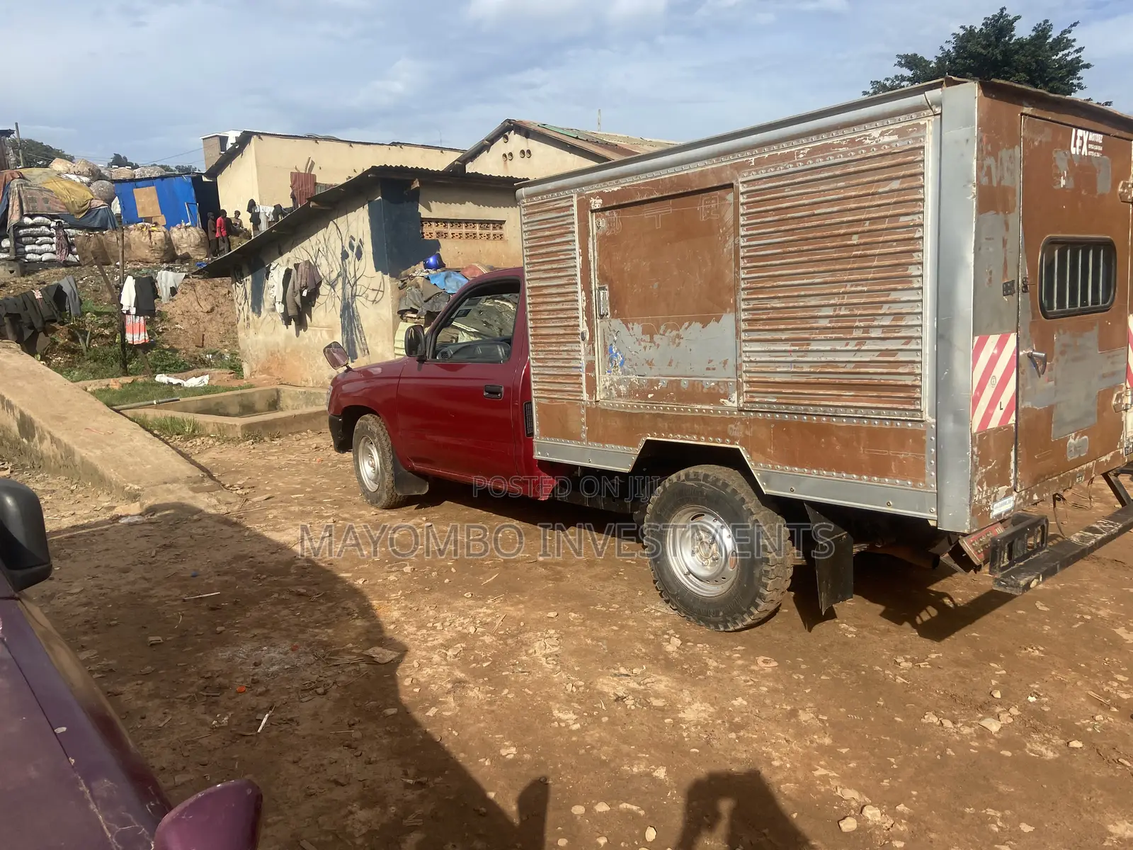 Toyota Hilux 2000 Maroon