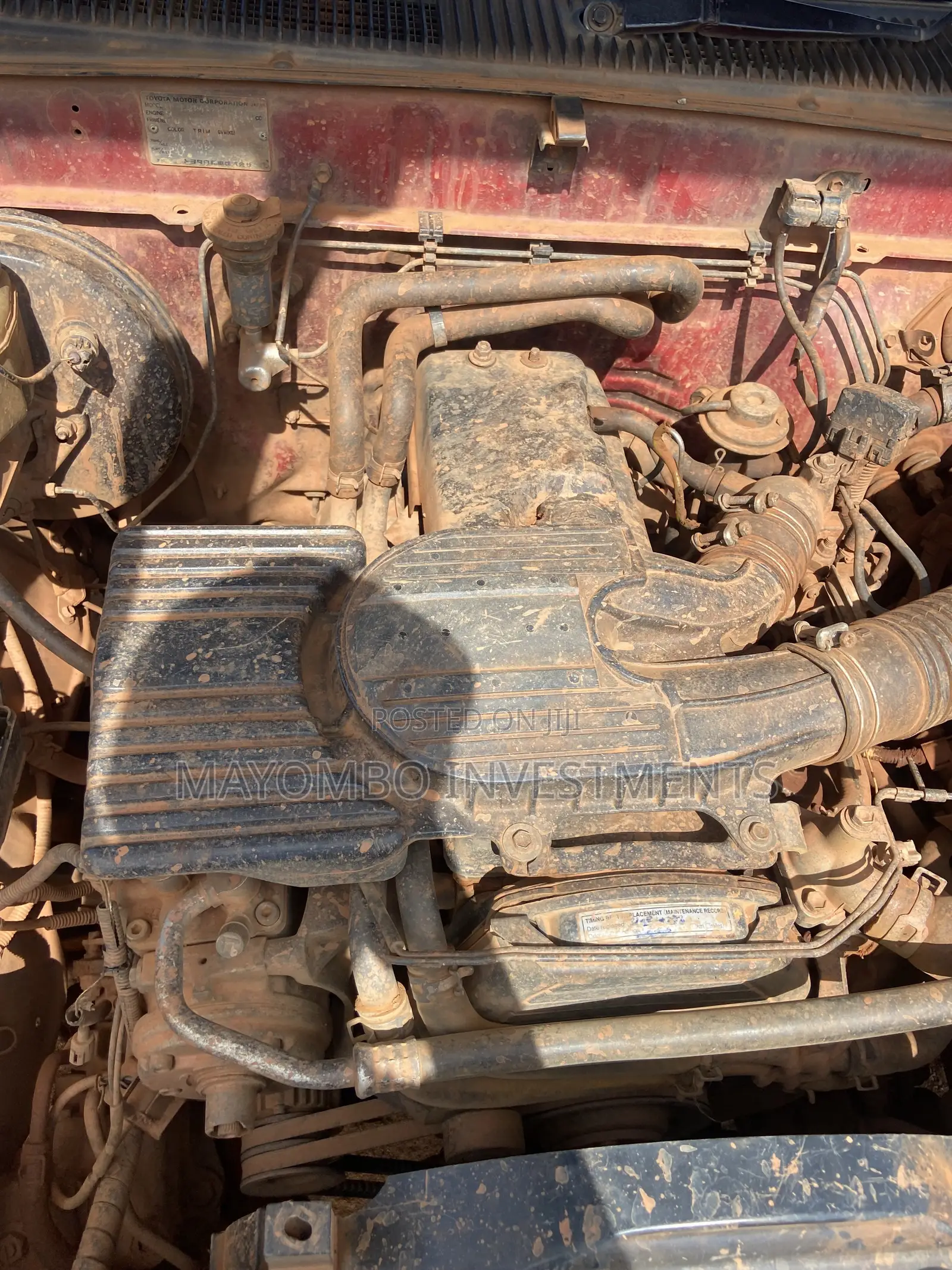 Toyota Hilux 2000 Maroon