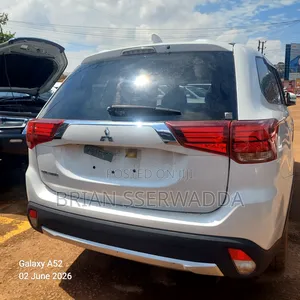Mitsubishi Outlander 2017 Off white