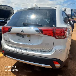 Mitsubishi Outlander 2017 Off white