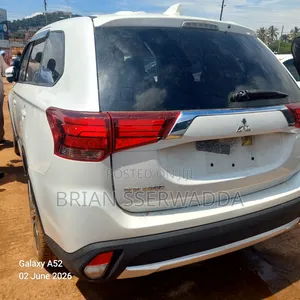 Mitsubishi Outlander 2017 Off white