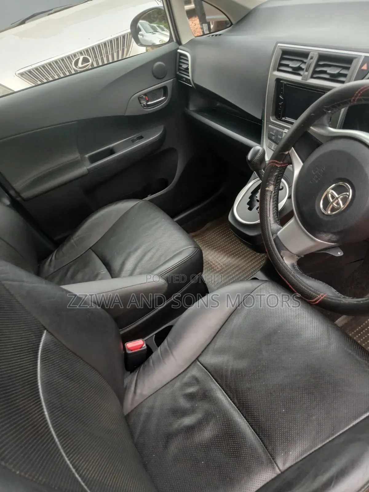 Toyota Ractis 1.5 AWD 2013 Silver