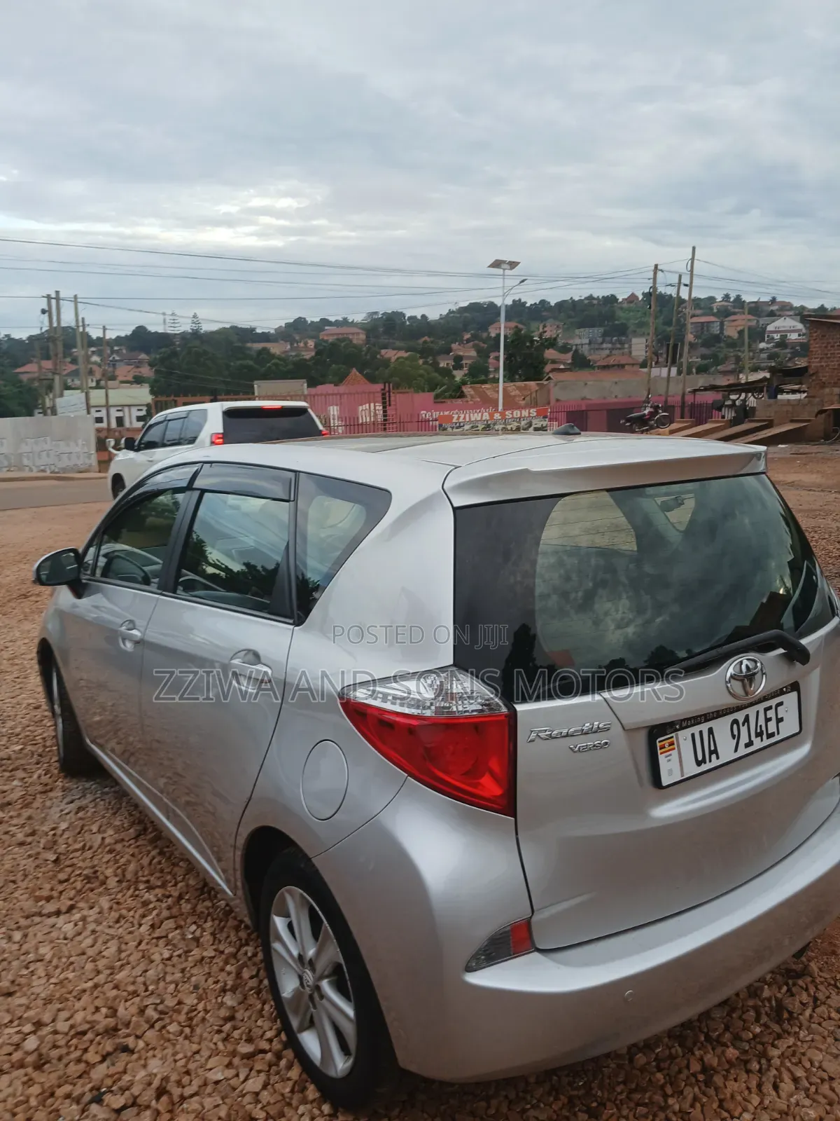 Toyota Ractis 1.5 AWD 2013 Silver