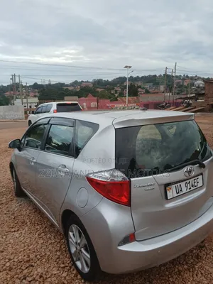 Toyota Ractis 1.5 AWD 2013 Silver