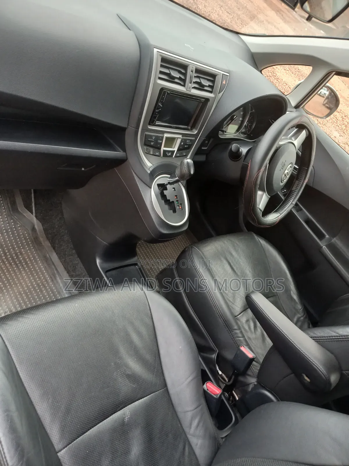 Toyota Ractis 1.5 AWD 2013 Silver