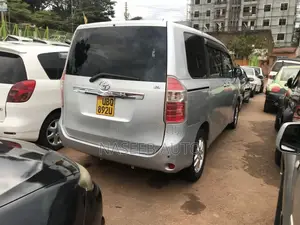 Toyota Noah 2009 Silver