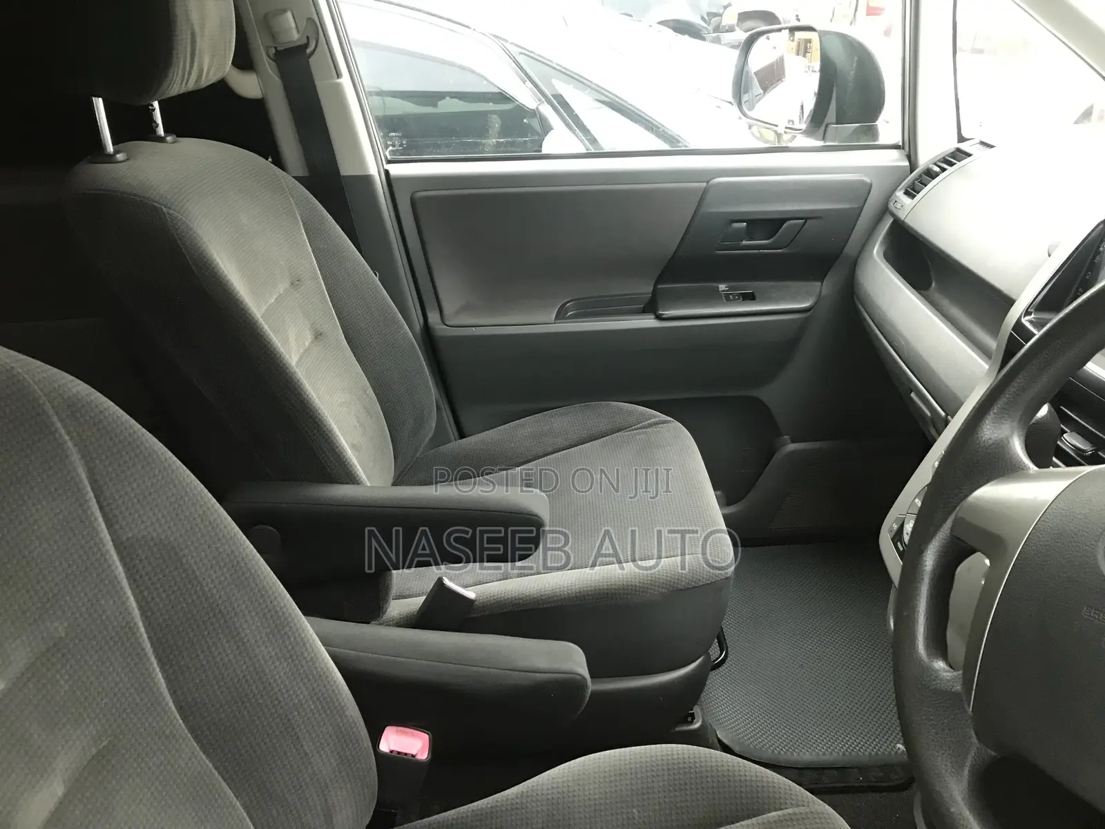 Toyota Noah 2009 Silver