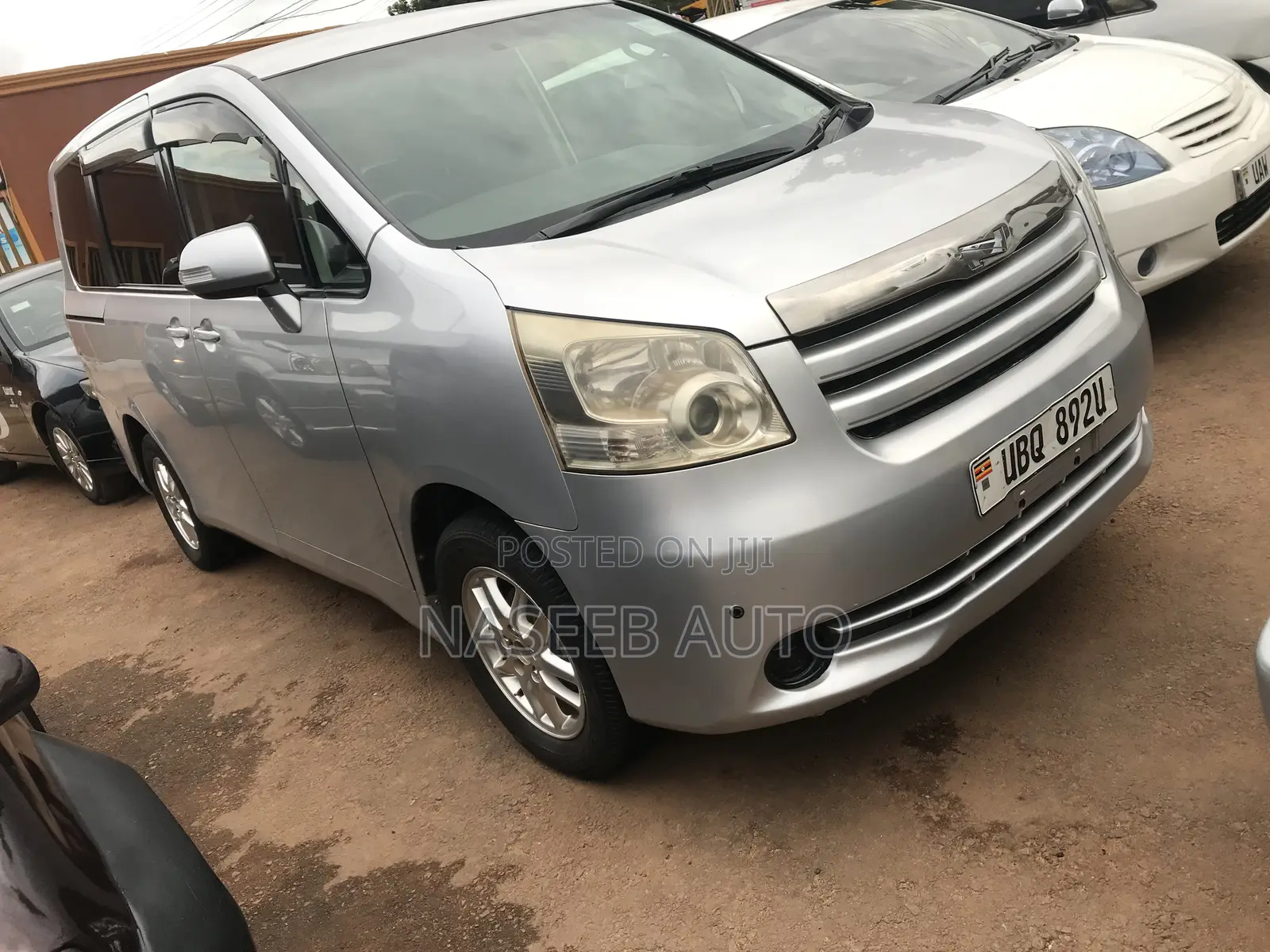 Toyota Noah 2009 Silver