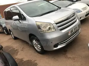 Toyota Noah 2009 Silver
